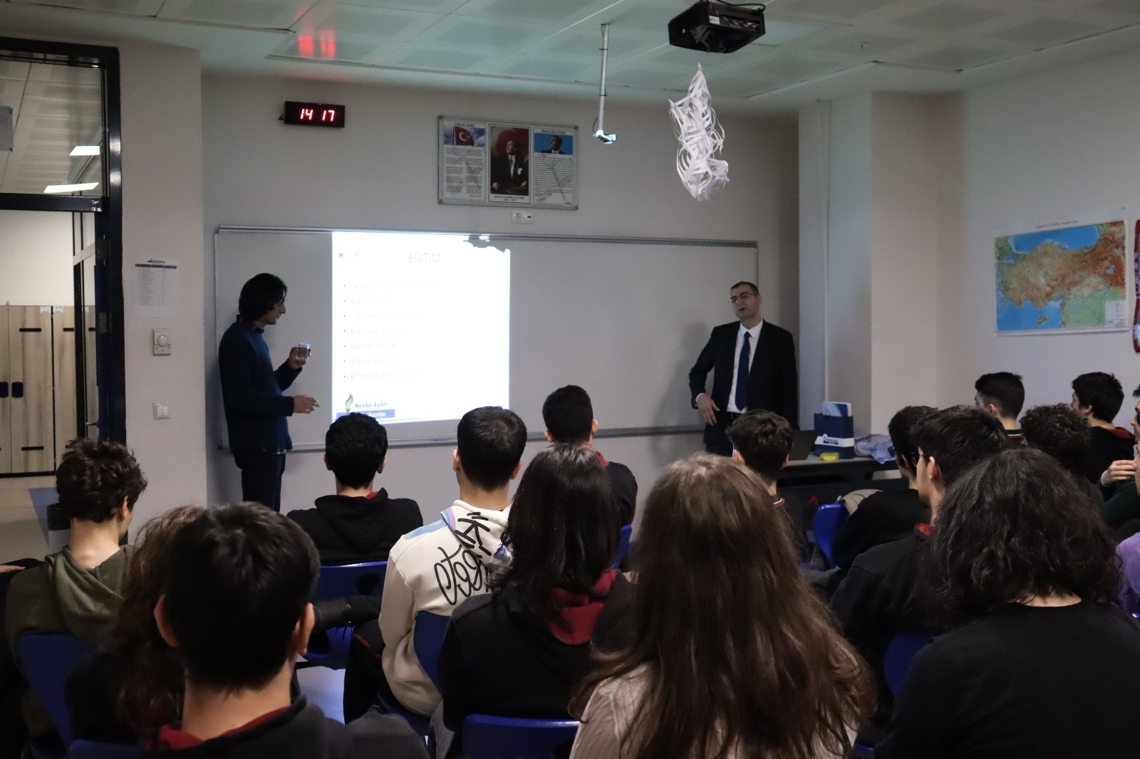 Our Staff Members Gave a Seminar on the Profession of Aerospace Engineer